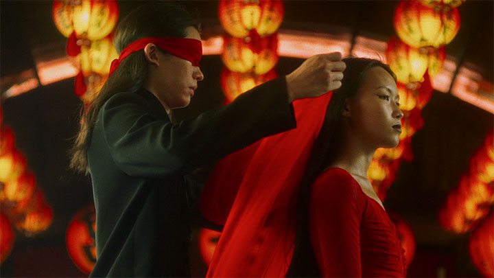 Jiun Chi of Mong Tong places a robe on LÜCY in the music video for X